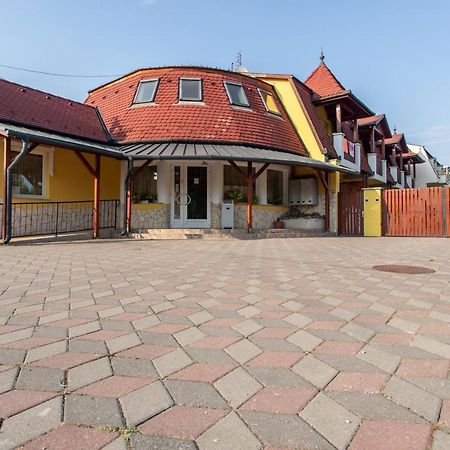 Margareta Apartman Es Ueduelohaz Богач Экстерьер фото