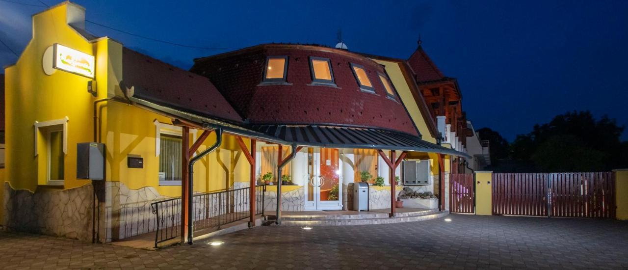 Margareta Apartman Es Ueduelohaz Богач Экстерьер фото
