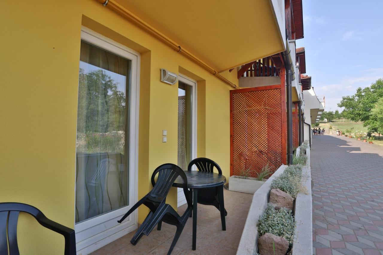 Margareta Apartman Es Ueduelohaz Богач Экстерьер фото