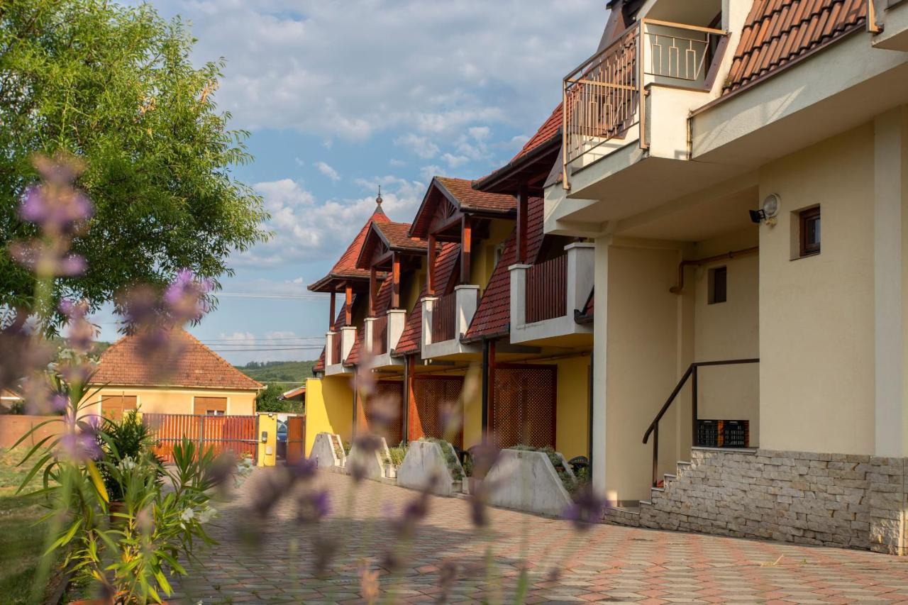 Margareta Apartman Es Ueduelohaz Богач Экстерьер фото