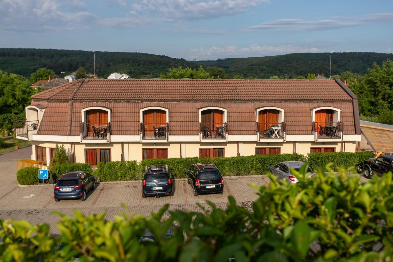 Margareta Apartman Es Ueduelohaz Богач Экстерьер фото