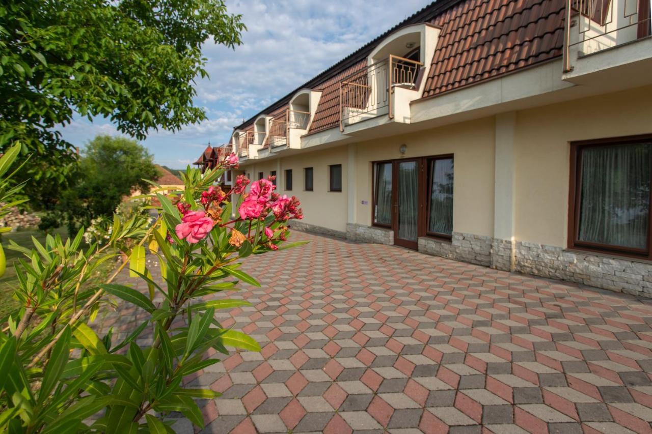 Margareta Apartman Es Ueduelohaz Богач Экстерьер фото