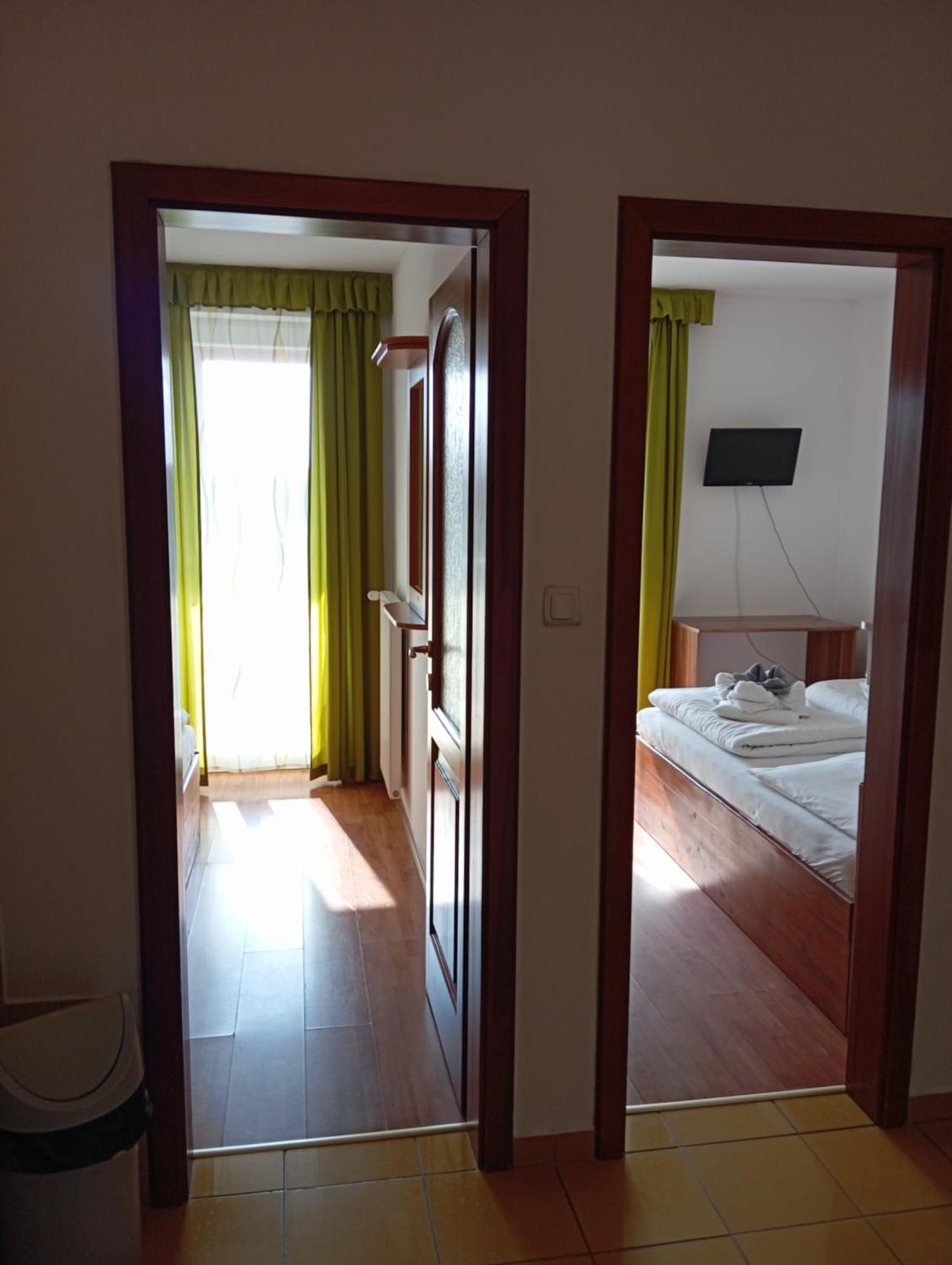 Margareta Apartman Es Ueduelohaz Богач Экстерьер фото